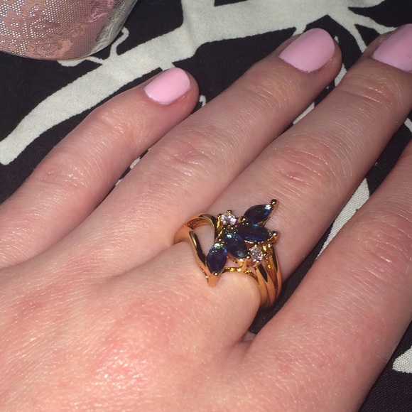 Gorgeous Yellow Gold & Sapphire Ring Size 5 NEW💍 - Picture 2 of 8