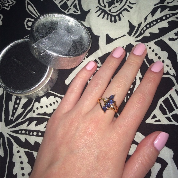 Gorgeous Yellow Gold & Sapphire Ring Size 5 NEW💍 - Picture 3 of 8