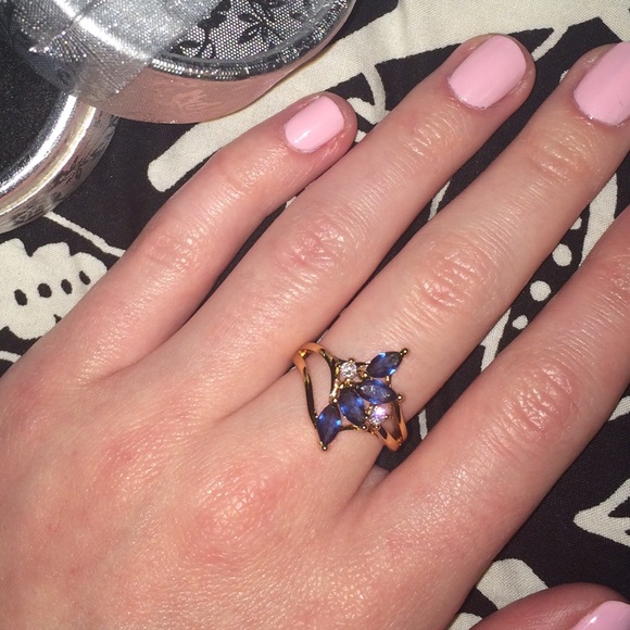 Gorgeous Yellow Gold & Sapphire Ring Size 5 NEW💍 - Picture 4 of 8