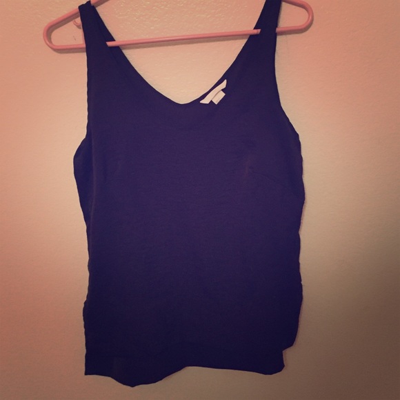 Black sleeveless v neck