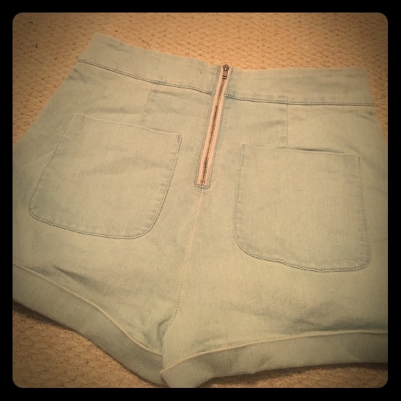 URBAN OUTFITTERS HIGH WASTED SHORTS