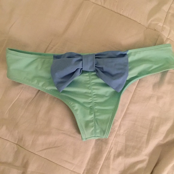 Cheeky bow Hollister bottoms