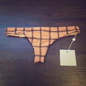 Acacia Sandy's bottom