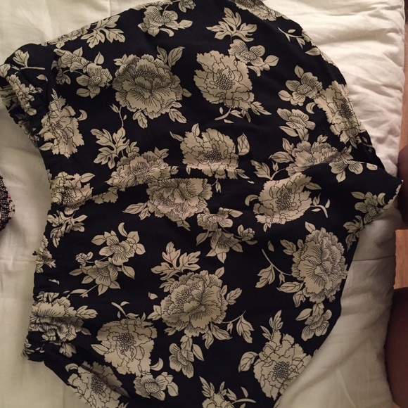 BRANDY MELVILLE SHORTS