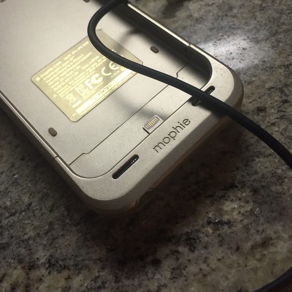 Gold Mophie IPhone 5 charging case - Picture 2 of 3