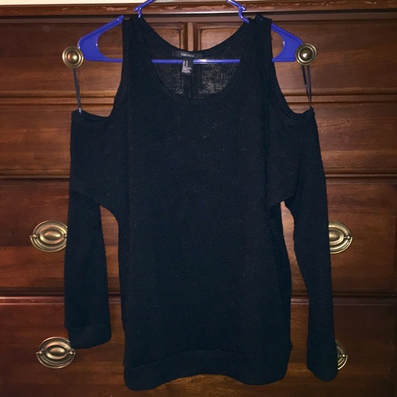 Super cute shoulder less top