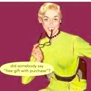 🎁🎉FREE GIFT WITH EVERY PURCHASE FROM CLOSET!