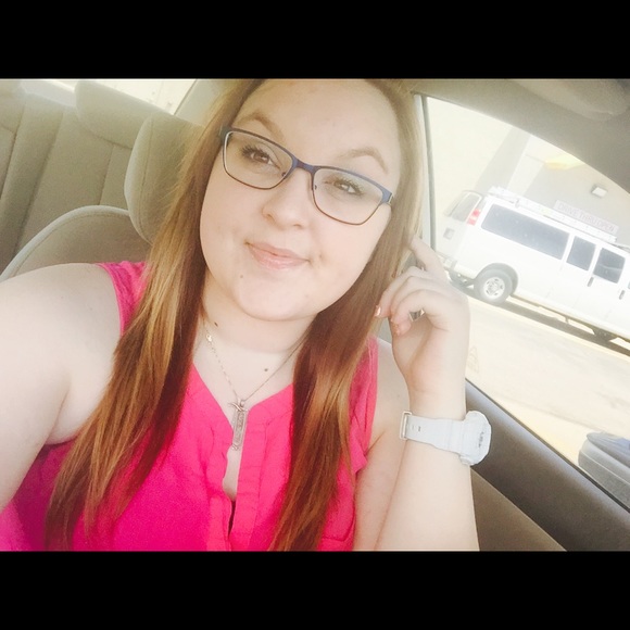 Meet your Posher, Taylor - Picture 2 of 2