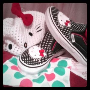 VAN S Girls sz 2 /Hello Kitty Bare a'