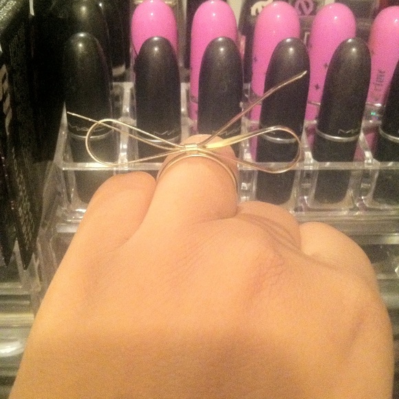 ASOS Gold Bow Ring - Picture 2 of 2