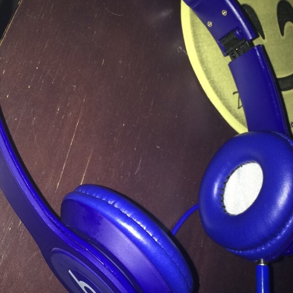 Beats by Dr.Dre Drenched in color blue