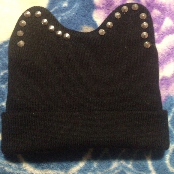 Black beanie