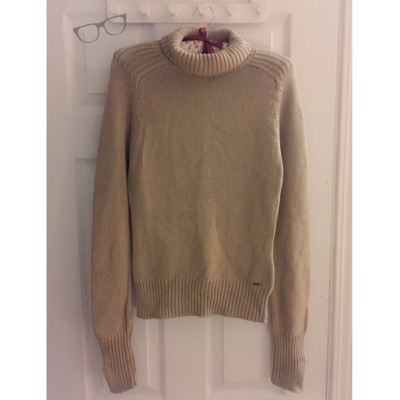 📻 Tan Turtleneck