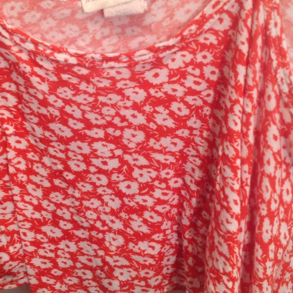 ⚡️ BOGO⚡️ Floral Crop Top - Picture 2 of 3