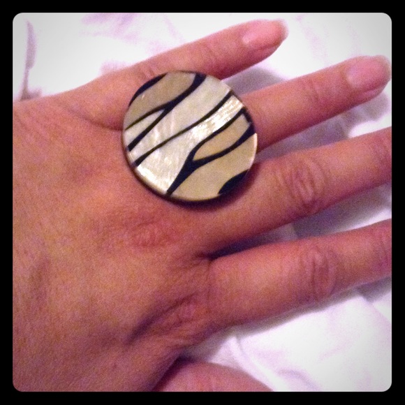Zebra type designed adjustable ring - Picture 1 of 3