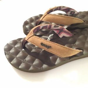 Reef Dreams tan suede flip flops size 5