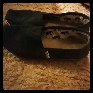 black TOMS