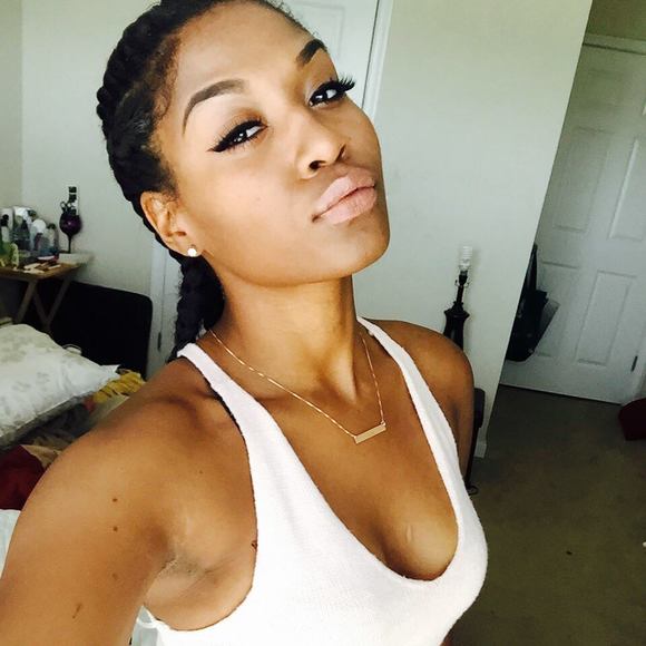 Meet your Posher, Brooke