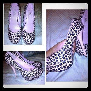 Pink leopard heels 🎀