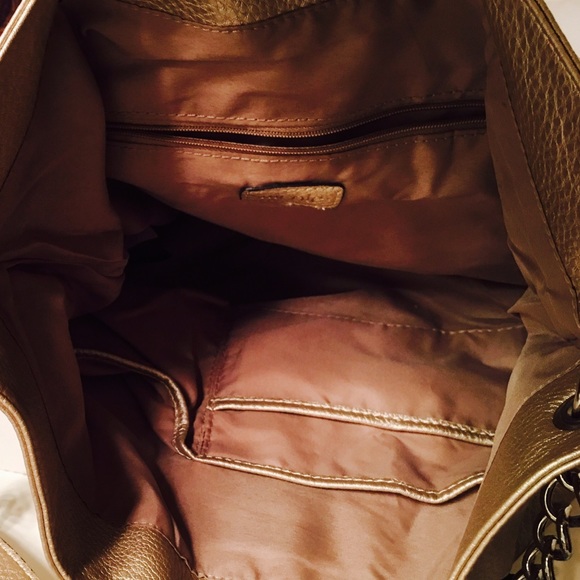 Nicole Miller Extra Large Metallic Tote Bag - Picture 4 of 4