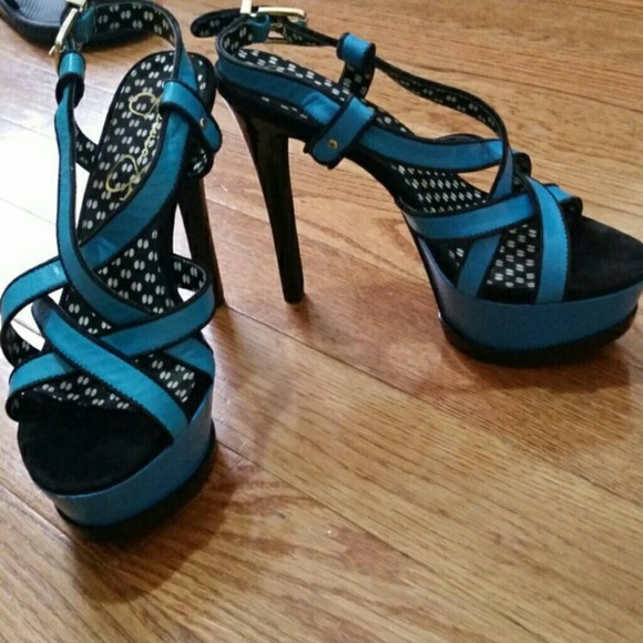 Matching beautiful shoes to a beautiful purse