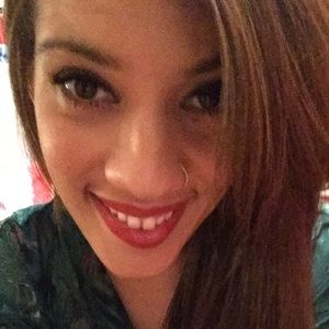 Meet your Posher, Elana