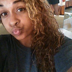 Meet your Posher, Noemi