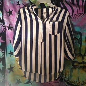 Cute striped navy and white top