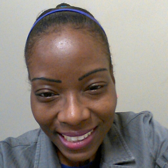 Meet your Posher, Carolyn - Picture 2 of 2