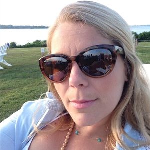 Meet your Posher, Elizabeth