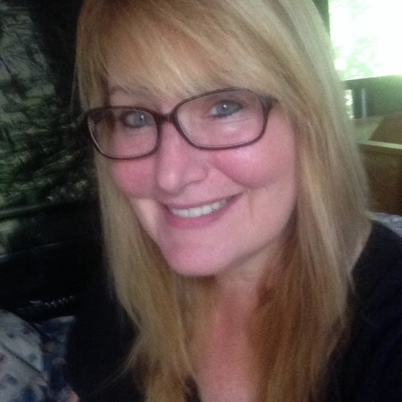 Meet your Posher, Debra - Picture 1 of 1