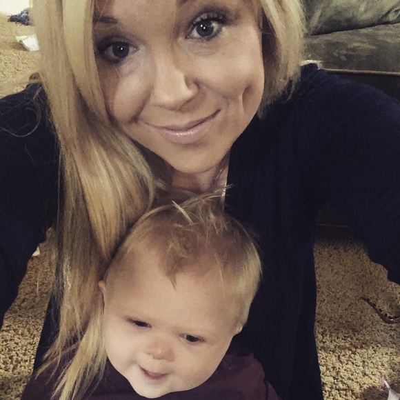 Meet your Posher, Carrie - Picture 2 of 2