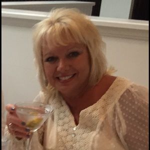 Meet your Posher, Deborah