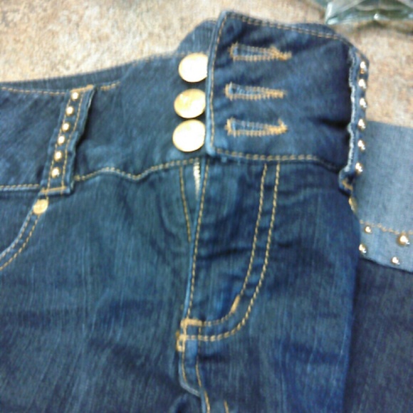 Jean Capris w Gold Studs - Picture 3 of 3