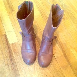 Steve Madden, Short Brown Boots with Red Zipper
