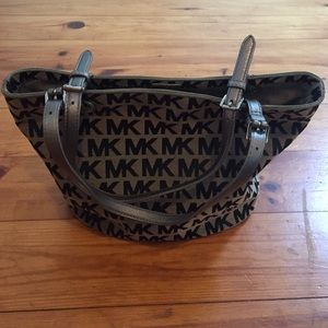 Michael Kors Jetset Monogram Tote Black/Beige