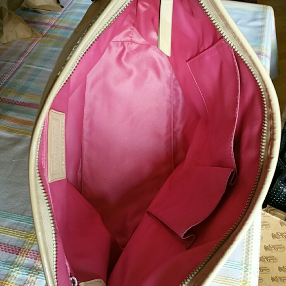 Handbag - Picture 3 of 7