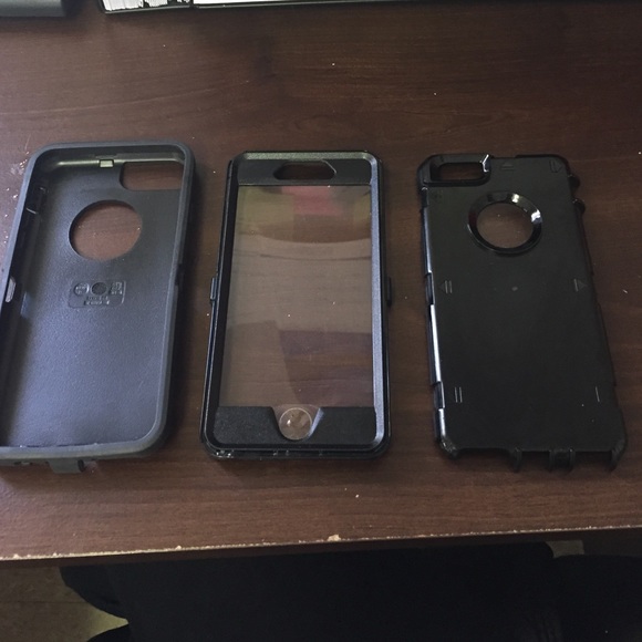Black otter box defender iPhone 6