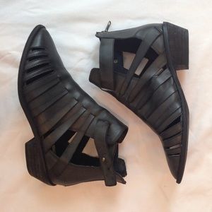 Ecote Caged Grey Bootie