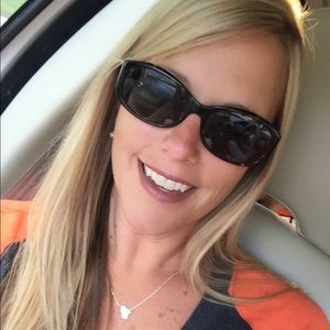 Meet your Posher, Joelle