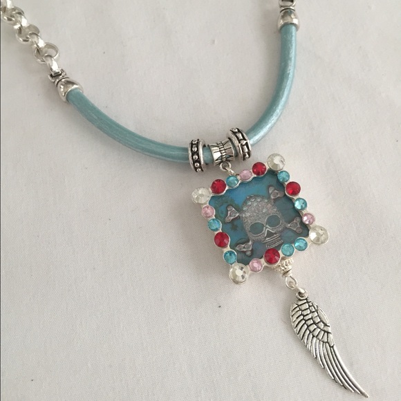 Skull & Peace sign necklace
