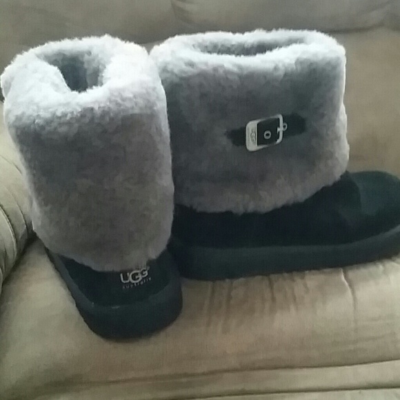 BLACK UGG