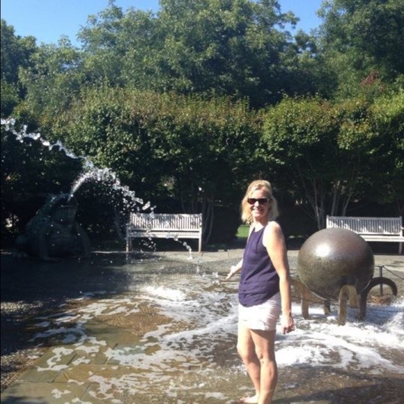 Meet your Posher, Lisa - Picture 4 of 4