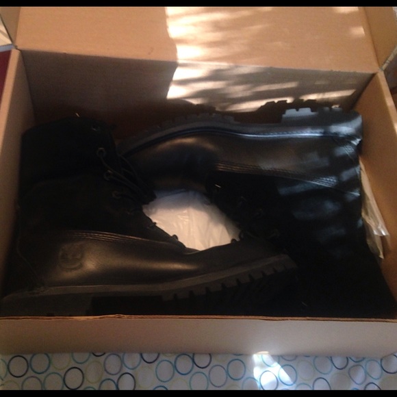 black leather waterproof  timberlands - Picture 1 of 4