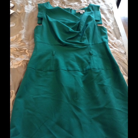 Black halo style dress, never worn size 6