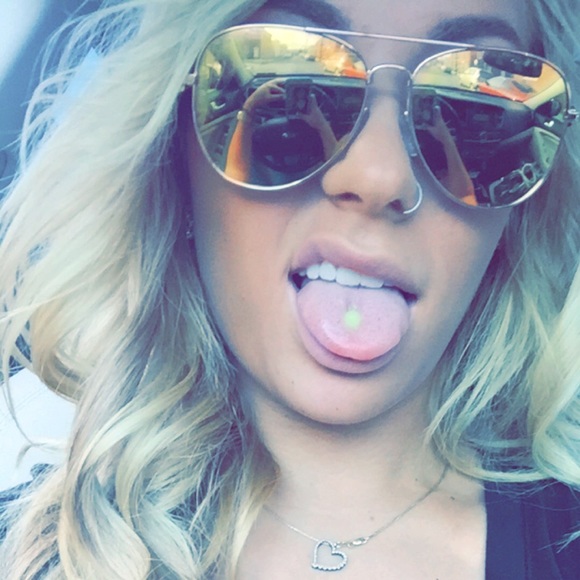 Meet your Posher, Katelyn - Picture 1 of 1