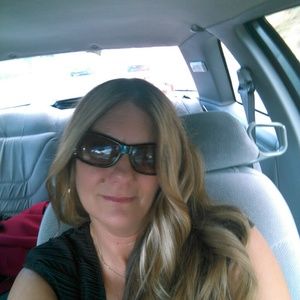 Meet your Posher, Laurie