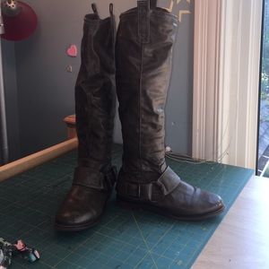 Knee high boots with buckle