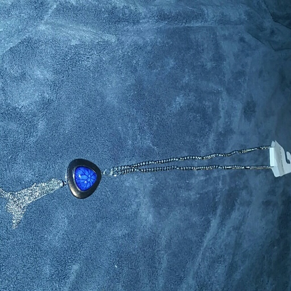 Long chained blue eyed frayed pendant necklace - Picture 2 of 4