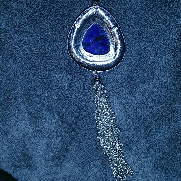 Long chained blue eyed frayed pendant necklace - Picture 4 of 4